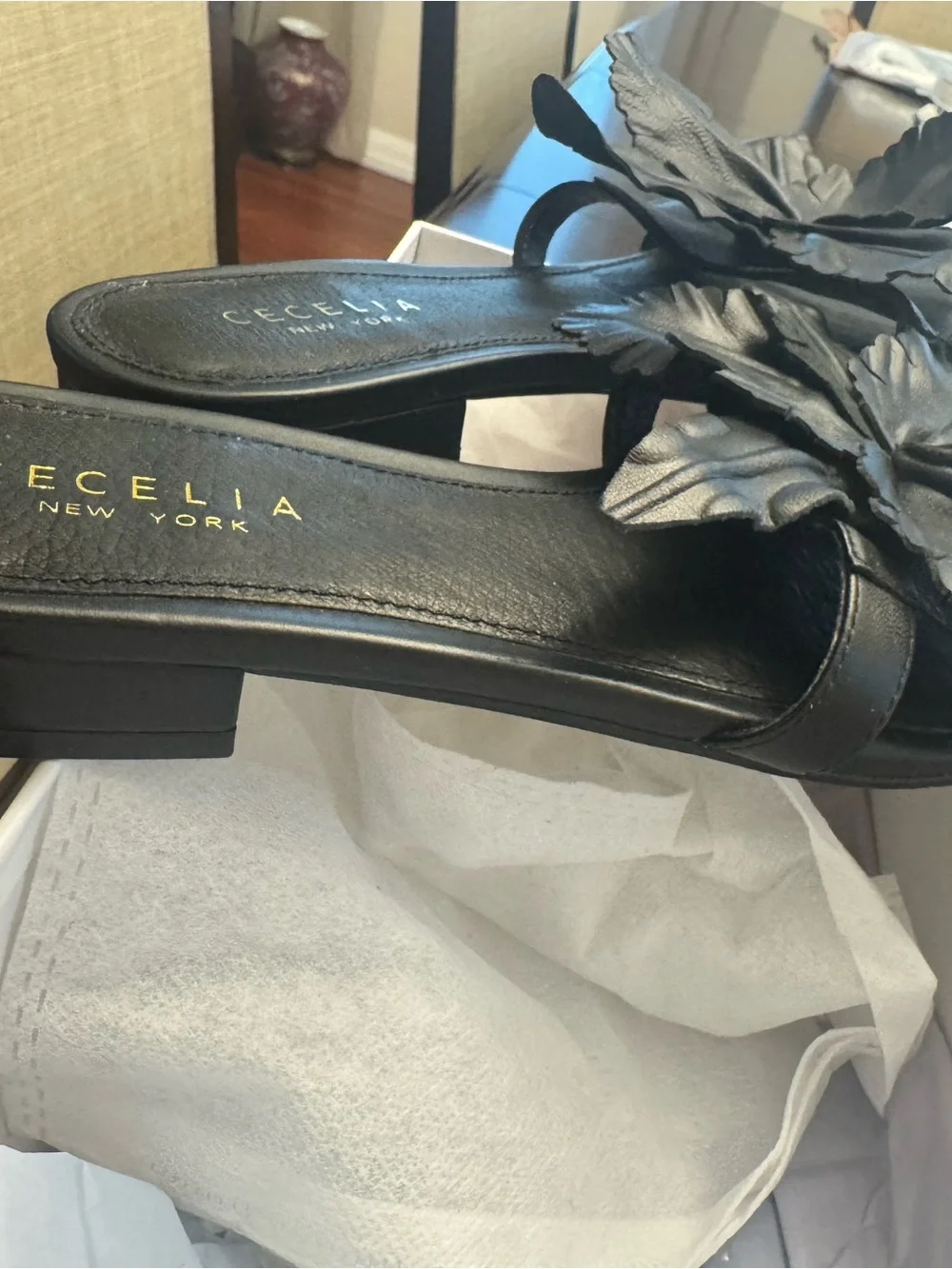 CECELIA NEW YORK Black Floral Leaf Slide Sandals